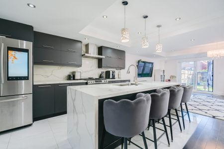 For Lease - 141 South Edgely Avenue Unit# MAIN & UPPER, Toronto, Ontario - Photo 2