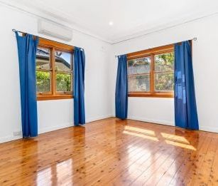 Spacious Family Home in a Premier Chatswood Location - Photo 4