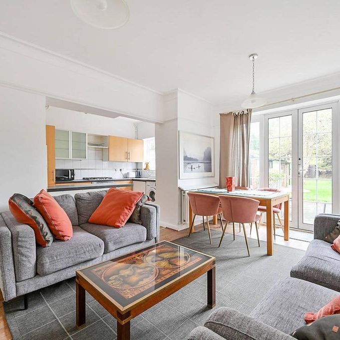 4 bedroom flat to rent - Photo 1