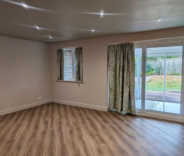 4 bedroom semi-detached bungalow to rent - Photo 2