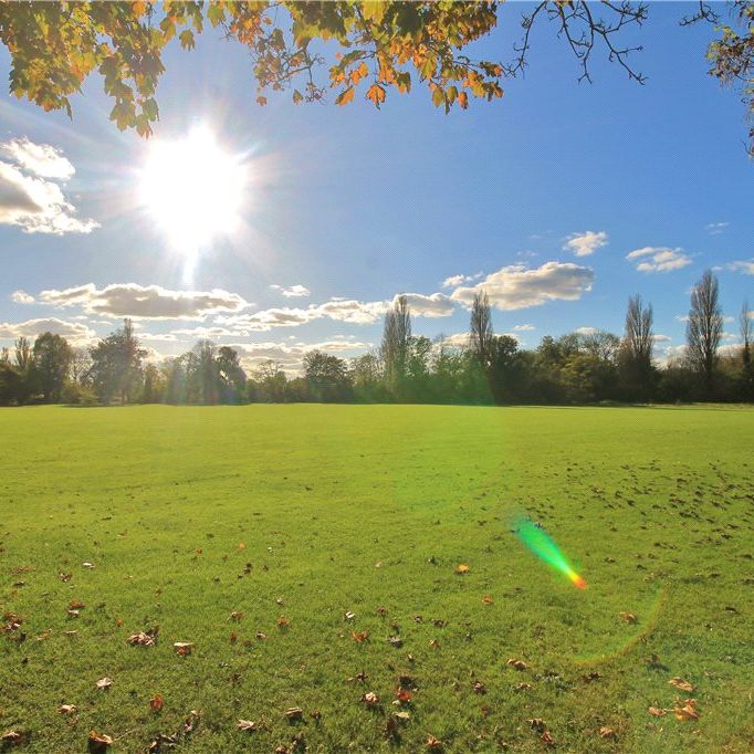 Gresham Road, Staines-upon-Thames, Surrey, TW18 2BL - Photo 1