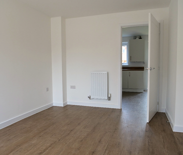 3 bedroom semi-detached house to rent - Photo 3 | Rentumo