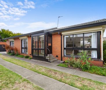 Stylish three-bedroom home - Photo 4