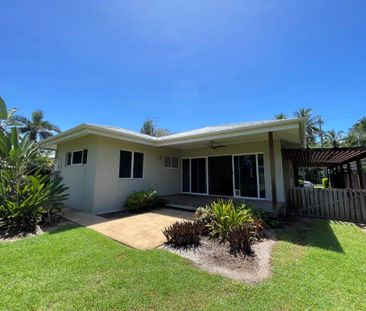 3 Bedroom Beachfront Home - Photo 6