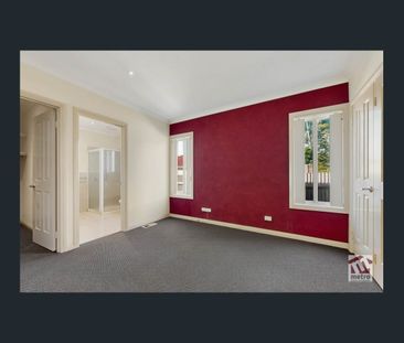 CENTRAL LOCATION - TWO LIVING AREAS! - Photo 5