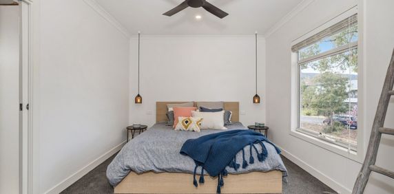 Two Storey Chic Charmer - Photo 2