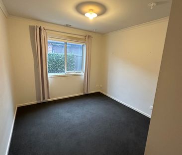Modern & Low Maintenance - Photo 1