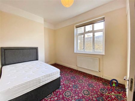 3 bedroom flat to rent - Photo 4