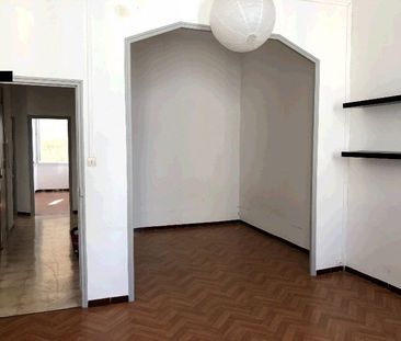 Appartement 2 pièces 65m2 MARSEILLE 1ER 770 euros - Photo 1