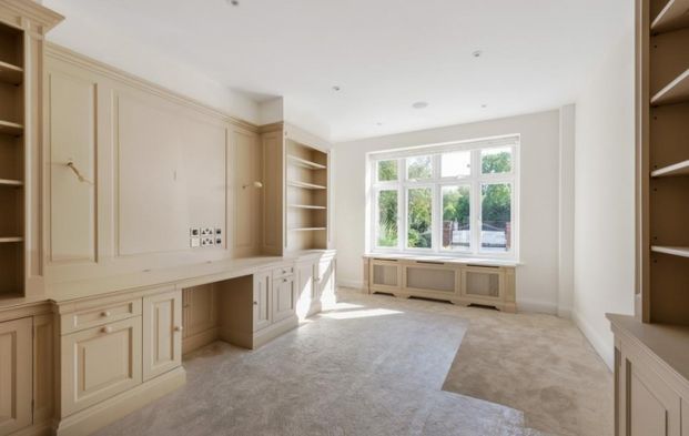 The Bishops Avenue London N2 - Photo 1