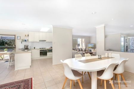 Spacious four bedroom home in Salamander Bay - Photo 4