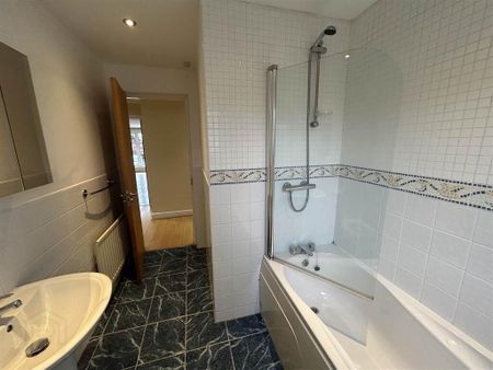 4 Sullivan Court, Holywood, BT18 9JF - Photo 5