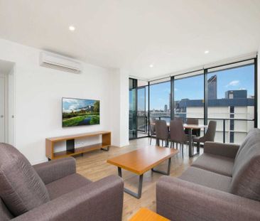 Modern Apartment with Stunning Views - Photo 3