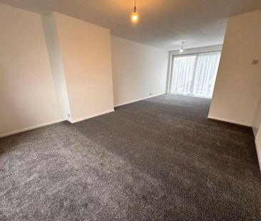 4 bedroom semi-detached house to rent - Photo 6