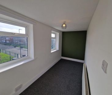 3 bedroom end of terrace house to rent - Photo 4