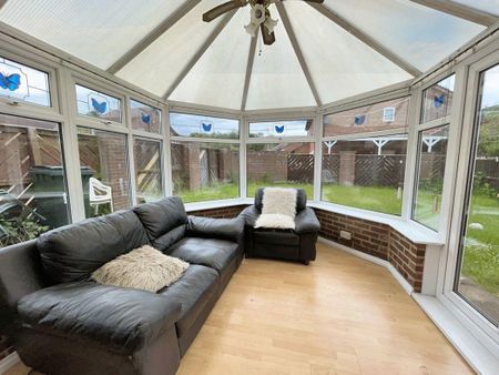 3 bed detached house to rent in NE11 - Photo 2