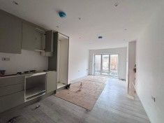 1 bed Flat for Rent - Photo 2