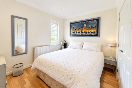 Lakeside Drive, Chobham, Surrey, GU24 - Photo 4
