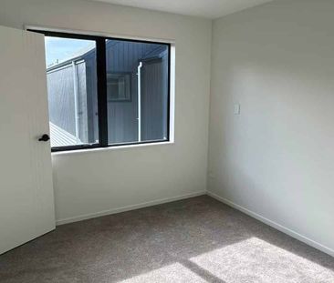 Modern Townhouse in Half Moon Bay – Great Location - Photo 3