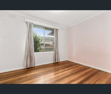 33 Silvertop Crescent, Frankston North, Vic 3200 - Photo 1