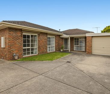 Only meters from the beach - Photo 2