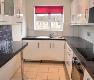 12a The Wheatbutts, Eton Wick, Windsor,SL4 - Photo 3