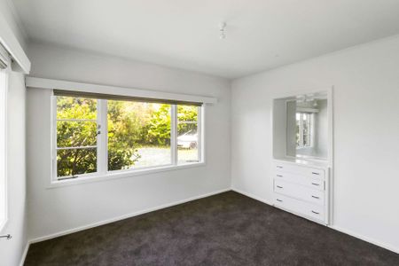 Three Bedroom Beauty! - Photo 2