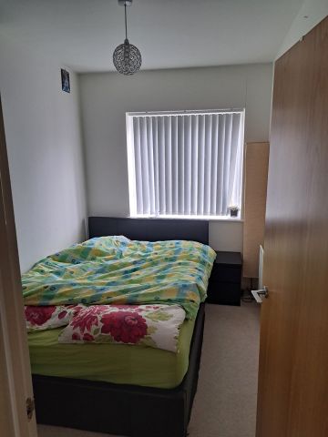 3 Bed Semi-Detached House, Challney Gardens, LU4 - Photo 3