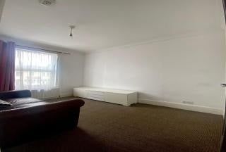 2 Bed Flat, Sunnyside Road, IG1 - Photo 2