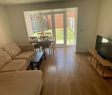 4 Bed Semi-Detached House, Lockside Place, CV1 - Photo 2