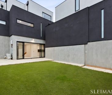 “Modern Living, Unmatched Location” - Photo 2