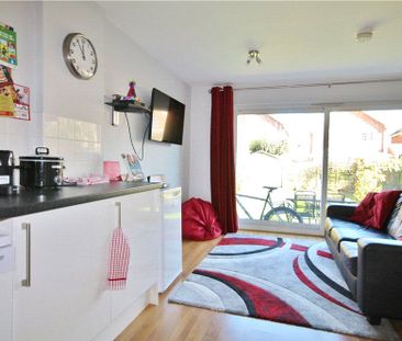 Wingfield Close, New Haw, Addlestone, Surrey, KT15 3BX - Photo 1