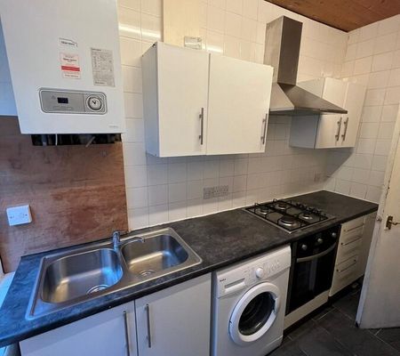 6 Newport Mount, Headingley, Leeds, LS6 3DB - Photo 4