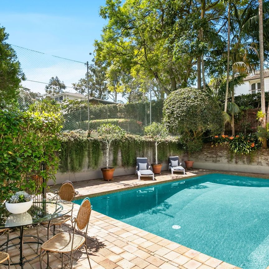 A Grand family estate with pool & tennis court in Beecroft’s Premier Enclave - Photo 1