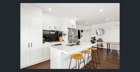 An Entertainer in a Prime Location Penthouse Living - Photo 3