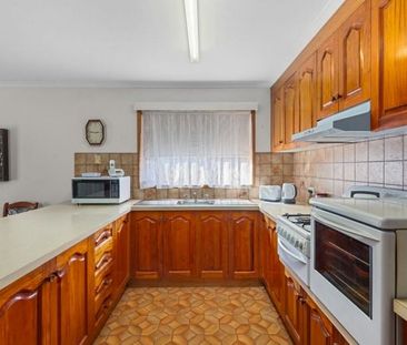 THREE BEDROOM HOME ! - Photo 1