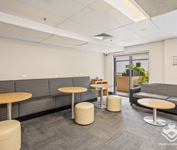 Room to relax, views to impress - Photo 3