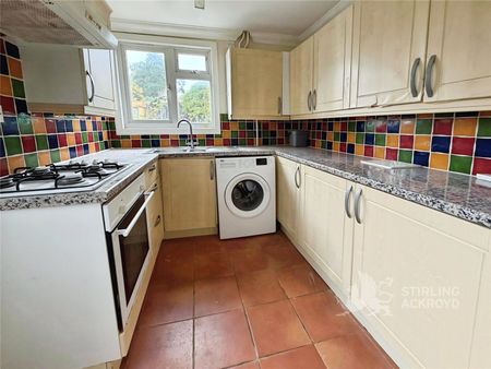 Queens Road, Farnborough, GU14 6JZ - Photo 4