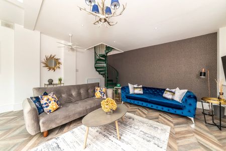 2 Bed Terraced House, Kramer Mews, SW5 - Photo 4