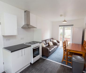 5 Bed Student Accommodation - Photo 4