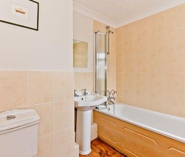 4 bedroom semi-detached house to rent - Photo 1