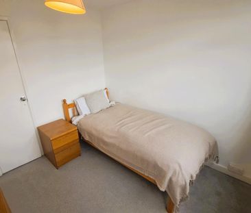 Room 3, 38, Crawley Drive, HP2 6BS, Hemel Hempstead - Photo 3