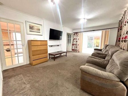 Southwood Road, Hayling Island, PO11 - Photo 3