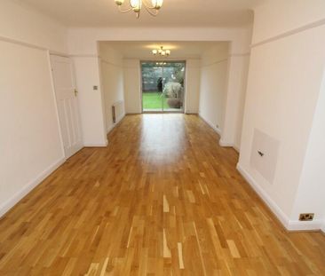 Edenfield Gardens, Worcester Park - Photo 3