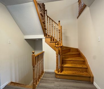 For Lease - 163 Flagstone Way, Newmarket, Ontario - Photo 1