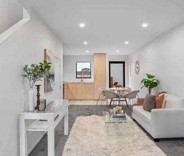 Spacious 2-Bedroom Townhous for Rent – Prime Location!" - Photo 1