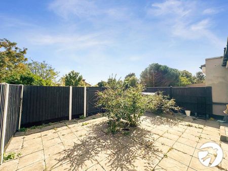 1 bedroom in a house share to rent - Photo 5