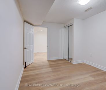75 Hummingbird Street W #LOWER - Photo 2