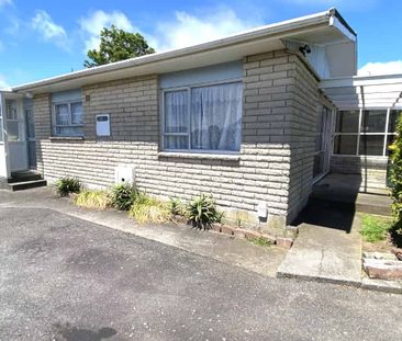 Tidy Two Bedroom Brick Unit - Photo 5
