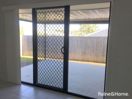 10 Daisy Street, Springfield Lakes, QLD 4300 - Photo 4